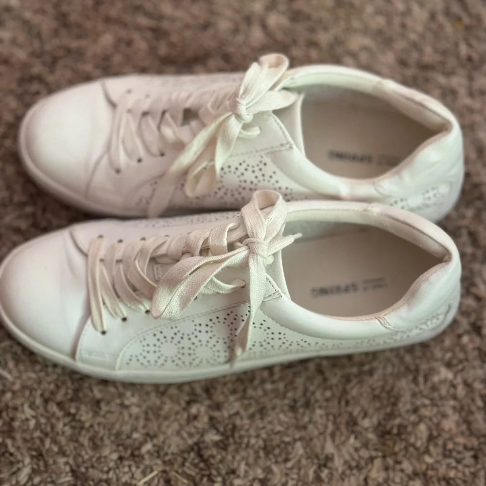 Soft and Comfy White Lace up Sneakers - Picture 3 of 5